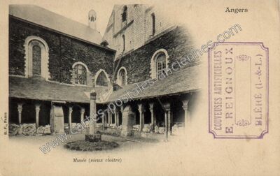 Carte postale ancienne Musée (vieux cloitre) — Angers (Maine-et-Loire)