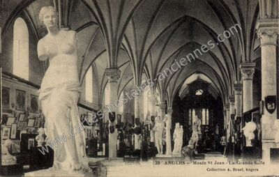 Carte postale ancienne Musée St Jean - La Grande Salle — Angers (Maine-et-Loire)