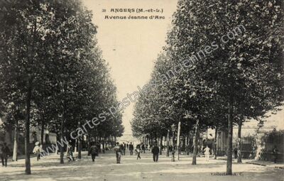 Carte postale ancienne Avenue Jeanne d'Arc — Angers (Maine-et-Loire)