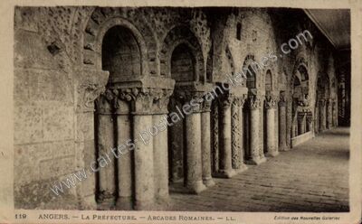 Carte postale ancienne La Préfecture. — Arcades Romaines — Angers (Maine-et-Loire)