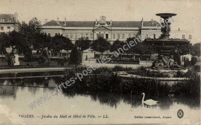 Carte postale ancienne Jardin du Mail et Hôtel de Ville — Angers (Maine-et-Loire)