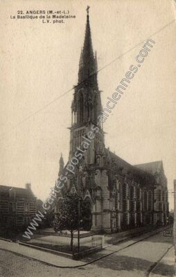Carte postale ancienne La Basilique de la Madeleine — Angers (Maine-et-Loire)