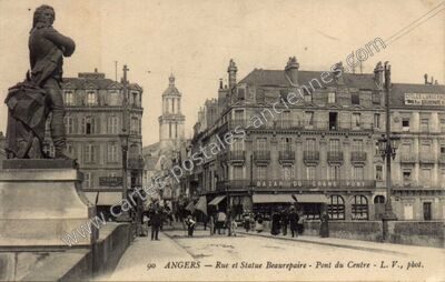 Carte postale ancienne Rue et Statue Beaurepaire - Pont du Centre — Angers (Maine-et-Loire)