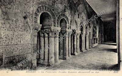 Carte postale ancienne La Préfecture, Arcades Romanes découvertes en 1836 — Angers (Maine-et-Loire)