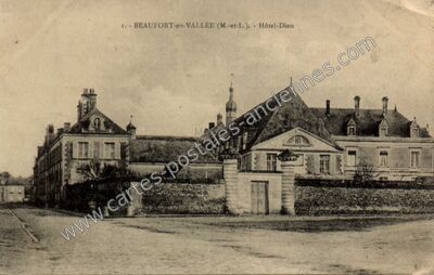 Carte postale ancienne Hôtel-Dieu — Beaufort-en-Vallée (Maine-et-Loire)