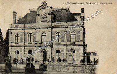 Carte postale ancienne Hôtel de Ville — Beaufort-en-Vallée (Maine-et-Loire)