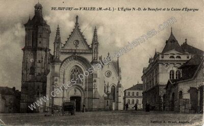 Carte postale ancienne L'Église N.-D. de Beaufort et la Caisse d'Épargne — Beaufort-en-Vallée (Maine-et-Loire)