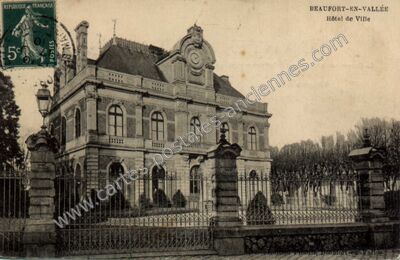 Carte postale ancienne Hôtel de Ville — Beaufort-en-Vallée (Maine-et-Loire)