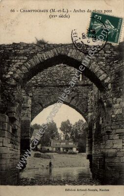 Carte postale ancienne Arches du vieux pont — Champtoceaux (Maine-et-Loire)