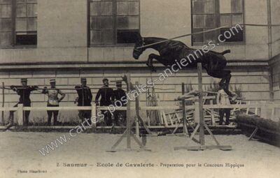 Carte postale ancienne Ecole de Cavalerie — Saumur (Maine-et-Loire)