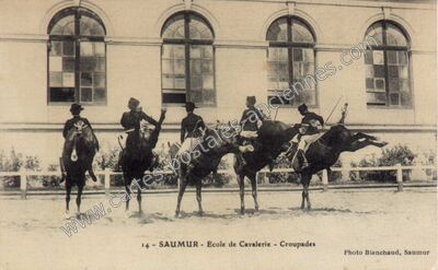 Carte postale ancienne Ecole de Cavalerie — Saumur (Maine-et-Loire)