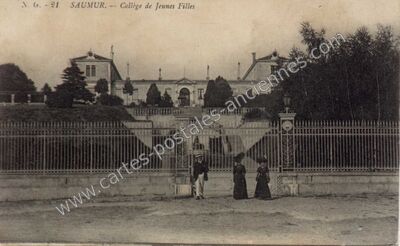 Carte postale ancienne Collège de Jeunes Filles — Saumur (Maine-et-Loire)