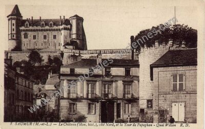 Carte postale ancienne Le Château (Mon. hist.), côté Nord, et la Tour de Papeghan - Quai Wilson R. D — Saumur (Maine-et-Loire)