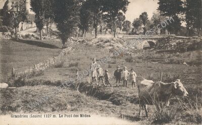 Carte postale ancienne Pont des Medes — Grandrieu (Lozère)