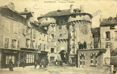 Carte postale ancienne Porte de Chanelles — Marvejols (Lozère)