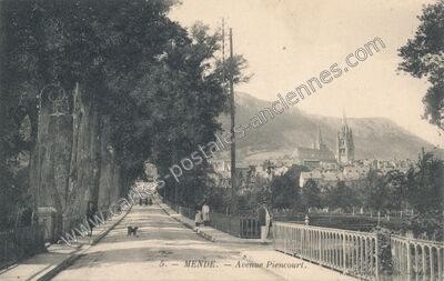 Carte postale ancienne Avenue Piencourt — Mende (Lozère)