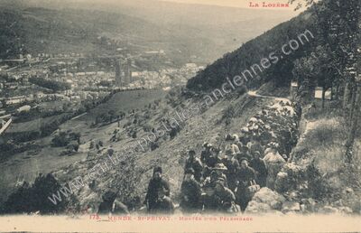 Carte postale ancienne Montée d'un pèlerinage — Mende (Lozère)