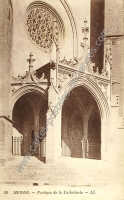Carte postale ancienne Portique de la Cathédrale — Mende (Lozère)
