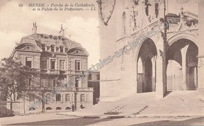 Carte postale ancienne Porche de la Cathédrale et le Palais de la Préfecture — Mende (Lozère)