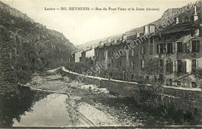 Carte postale ancienne Rue du Pont-Vieux et la Jonte (rivière) — Meyrueis (Lozère)