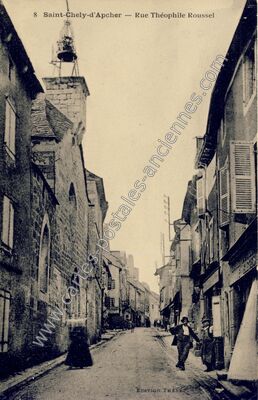 Carte postale ancienne Rue Théophile Roussel — Saint-Chély-d'Apcher (Lozère)