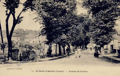 Carte postale ancienne Avenue de la Gare — Saint-Chély-d'Apcher (Lozère)
