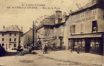 Carte postale ancienne Rue de la Poste — Saint-Chély-d'Apcher (Lozère)
