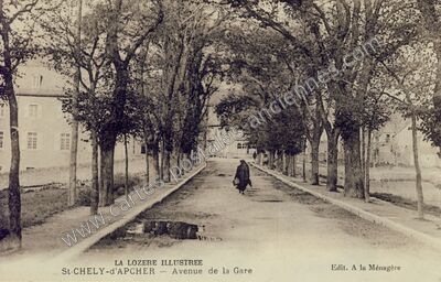Carte postale ancienne Avenue de la Gare — Saint-Chély-d'Apcher (Lozère)