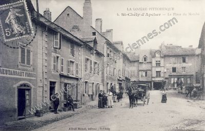Carte postale ancienne La Place du Marché — Saint-Chély-d'Apcher (Lozère)