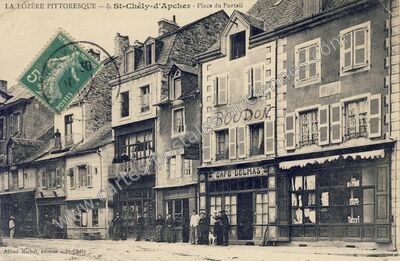 Carte postale ancienne LA LOZÈRE PITTORESQUE — Place du Portail — Saint-Chély-d'Apcher (Lozère)