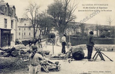 Carte postale ancienne Avenue de la Gare et Camp de Barcelone — Saint-Chély-d'Apcher (Lozère)