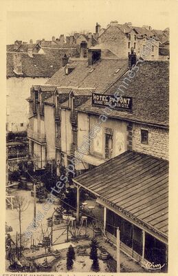 Carte postale ancienne Hôtel du Pont — Saint-Chély-d'Apcher (Lozère)