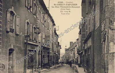 Carte postale ancienne La Rue Théophile-Roussel (Côté Sud) — Saint-Chély-d'Apcher (Lozère)
