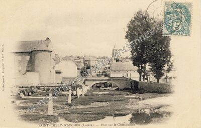 Carte postale ancienne Pont sur le Chassouillet — Saint-Chély-d'Apcher (Lozère)