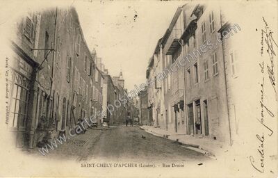 Carte postale ancienne Rue Droite — Saint-Chély-d'Apcher (Lozère)