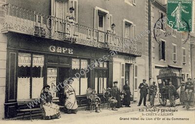 Carte postale ancienne Grand Hôtel du Lion d'Or et du Commerce — Saint-Chély-d'Apcher (Lozère)