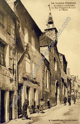 Carte postale ancienne La Rue Théophile-Roussel et l'Église — Saint-Chély-d'Apcher (Lozère)