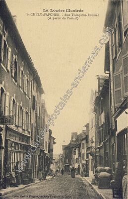 Carte postale ancienne Rue Théophile-Roussel (A partir du Portail) — Saint-Chély-d'Apcher (Lozère)