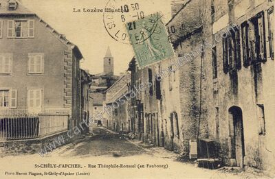Carte postale ancienne Rue Théophile-Roussel (au Faubourg) — Saint-Chély-d'Apcher (Lozère)