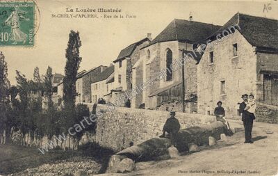 Carte postale ancienne La Lozère illustrée - Rue de la Poste — Saint-Chély-d'Apcher (Lozère)