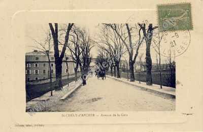 Carte postale ancienne Avenue de la Gare — Saint-Chély-d'Apcher (Lozère)