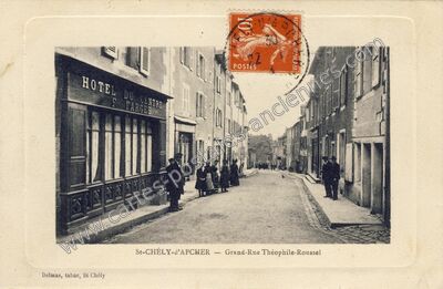 Carte postale ancienne Grand-Rue Théophile-Roussel — Saint-Chély-d'Apcher (Lozère)