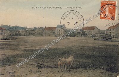 Carte postale ancienne Champ de Foire — Saint-Chély-d'Apcher (Lozère)