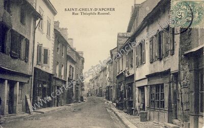 Carte postale ancienne Rue Théophile-Roussel — Saint-Chély-d'Apcher (Lozère)