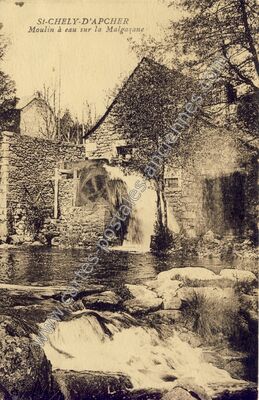 Carte postale ancienne Moulin à eau sur la Malgazane — Saint-Chély-d'Apcher (Lozère)