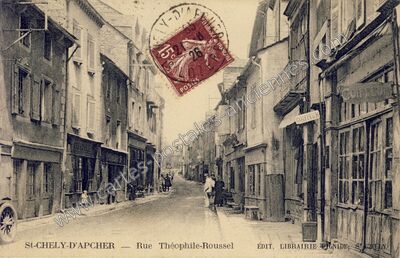 Carte postale ancienne Rue Théophile-Roussel — Saint-Chély-d'Apcher (Lozère)