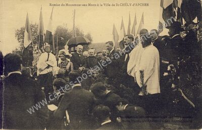 Carte postale ancienne Remise du Monument aux Morts — Saint-Chély-d'Apcher (Lozère)