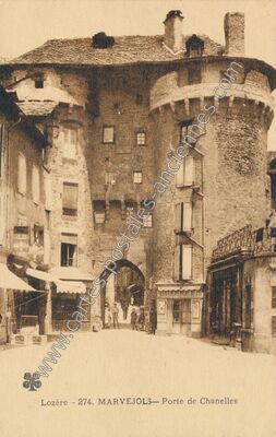 Carte postale ancienne Porte de Chanelles — Marvejols (Lozère)