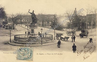 Carte postale ancienne Place du XIV Juillet — Agen (Lot-et-Garonne)