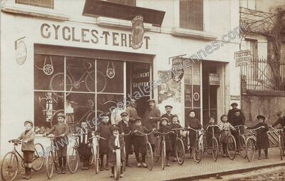 Carte postale ancienne Cycles Terret, Cycles Clément Griffon — Sos (Lot-et-Garonne)